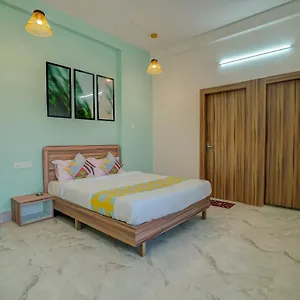 https://oyo-79233-hotel-hive-stays.kerala-hotels.net