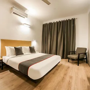 King Plaza Near Delhi Airport Hotel
